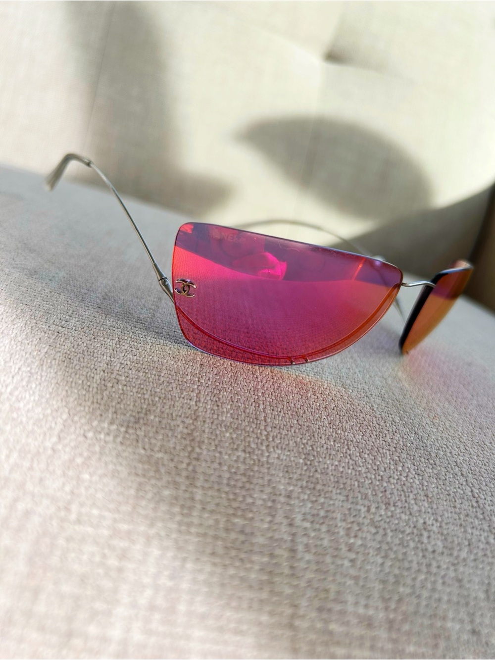 Authentic 90’s Vintage Chanel Pink Rimless Shield Sunglasses - Picture 4 of 16